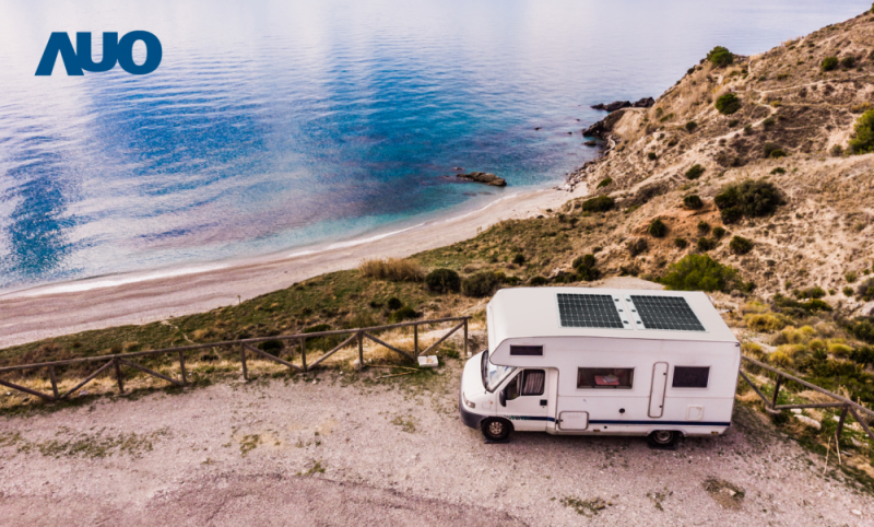 「可撓輕量化太陽光電板SunCurva」使用輕量特殊耐候型複合板取代傳統太陽能板的玻璃前板，不僅降低70%重量，每米平方僅3Kg；具有抗衝擊性能及通過電磁相容性測試，可應用於交通運輸工具，如露營車、遊艇等